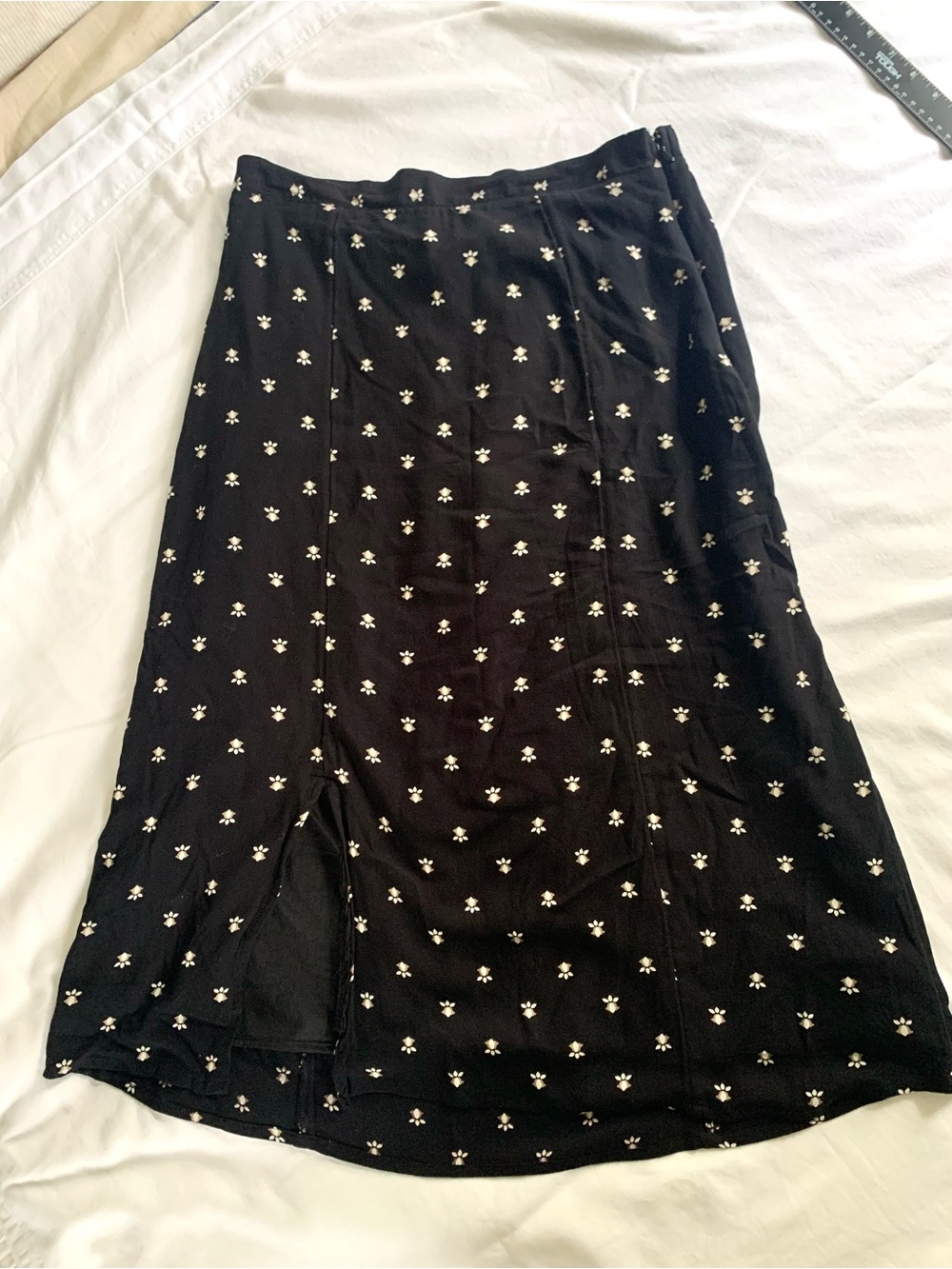 Dip Floral MIDI Skirt. Perfect for Fall.